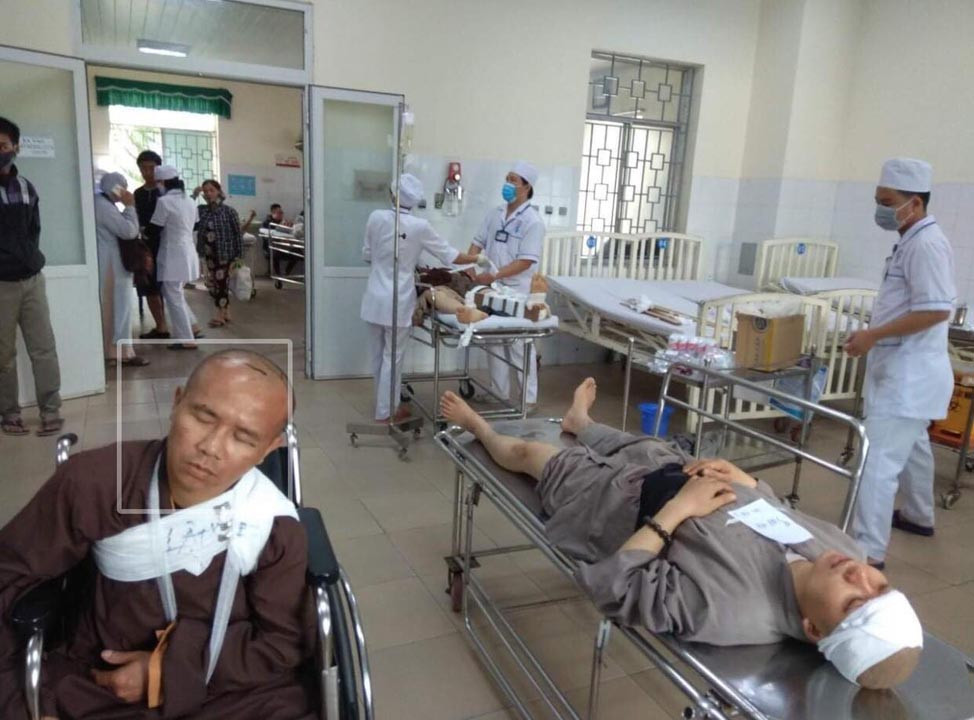 Va chạm cực mạnh giữa xe container và xe khách, 13 người thương vong ảnh 3