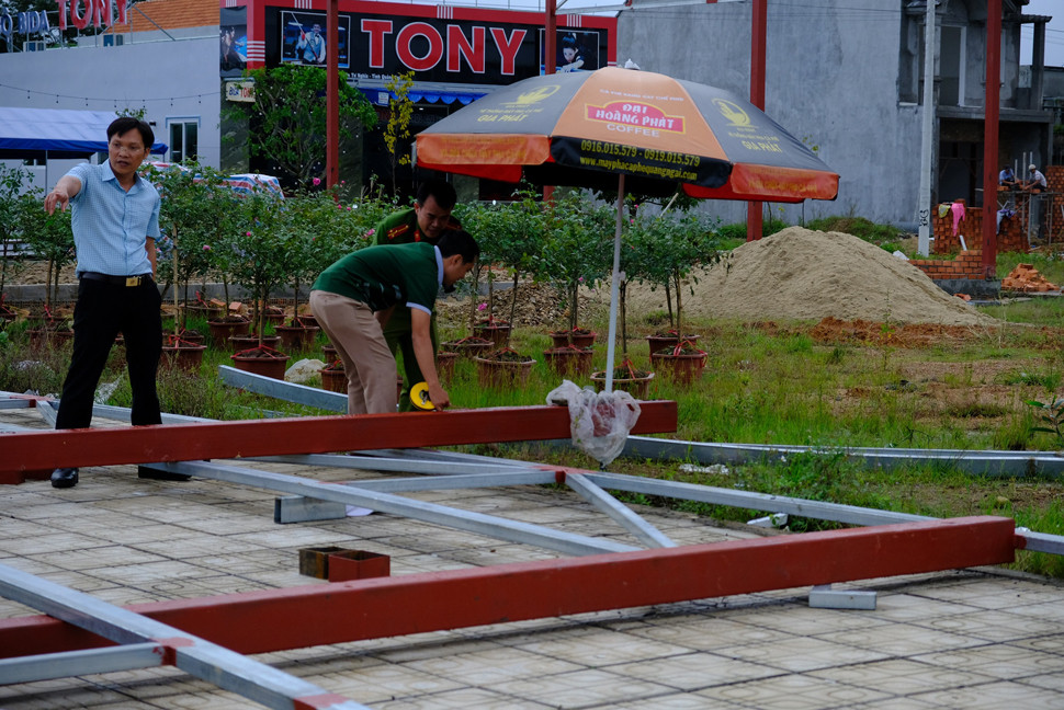 Dựng xà gồ thi công, 11 người bị điện giật thương vong ảnh 3