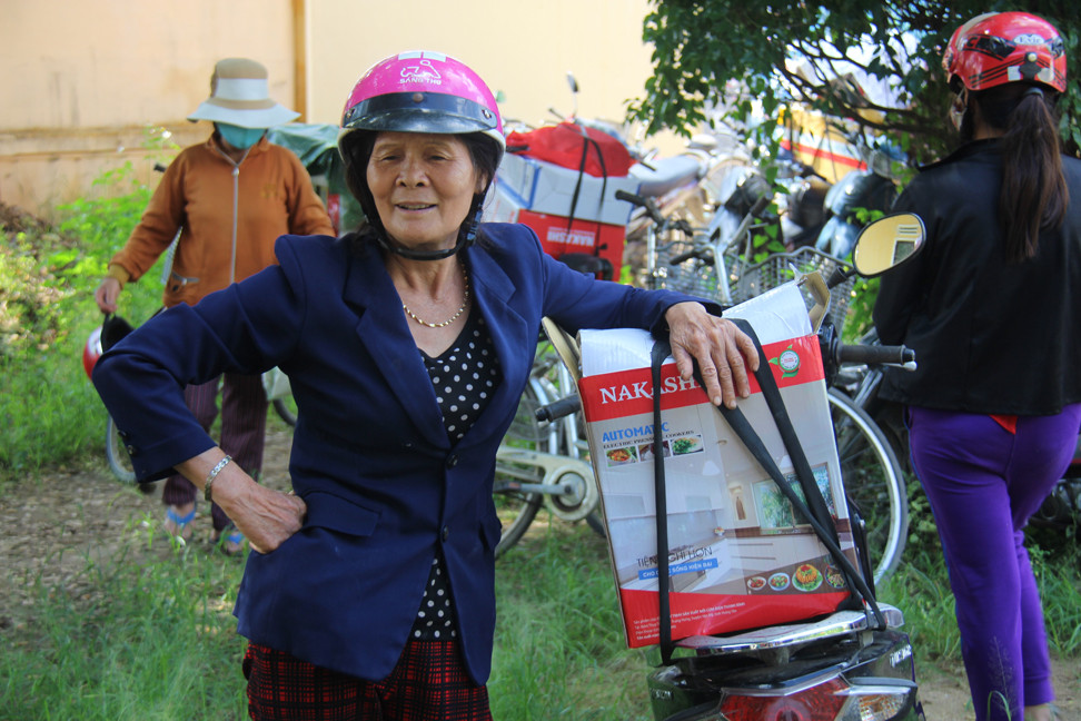 'Chỉ tặng không bán' dụ dân nghèo mua hàng dỏm giá trên trời ảnh 6