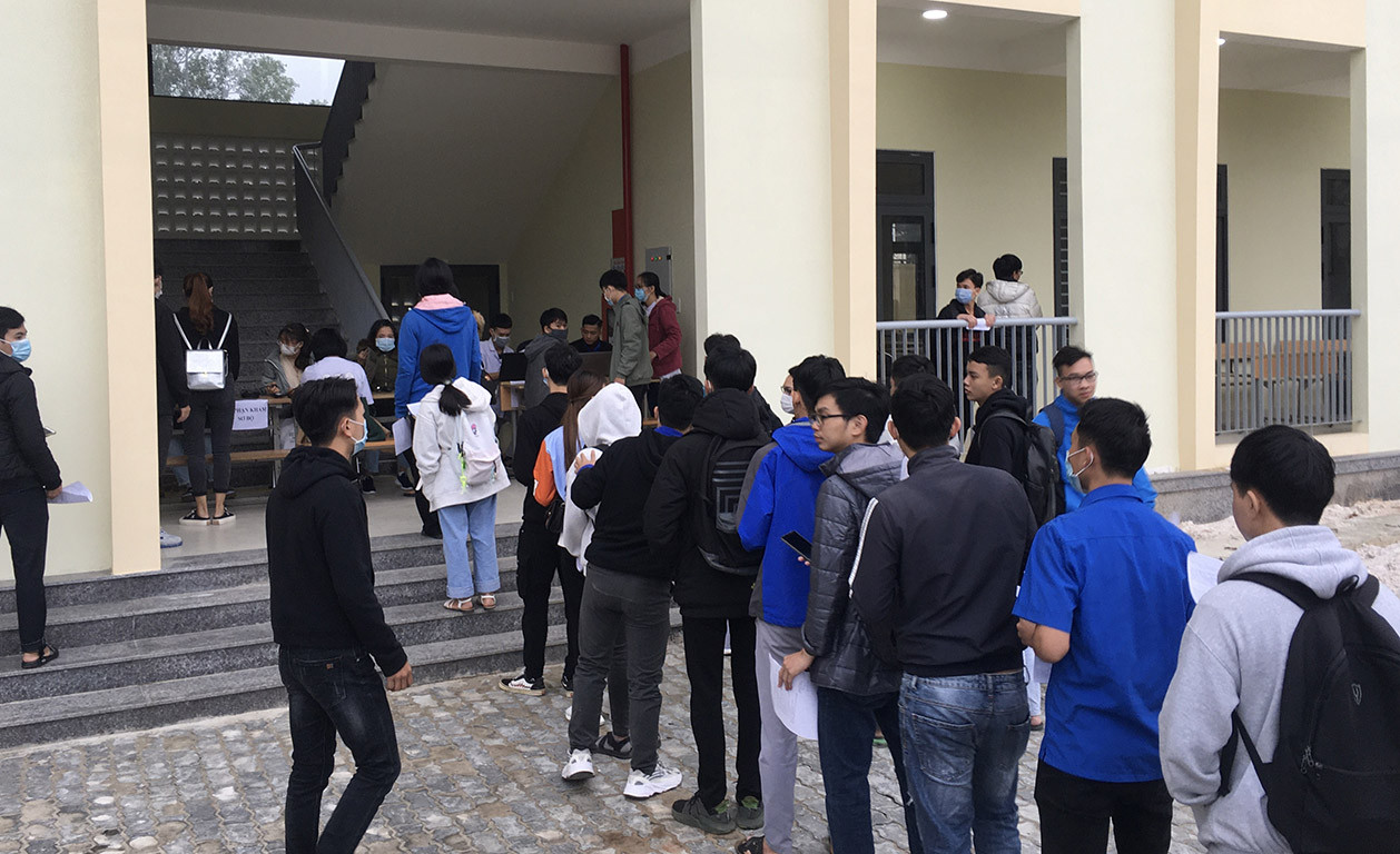 Mặc giá lạnh, sinh viên Đà Nẵng xếp hàng hiến máu ảnh 1