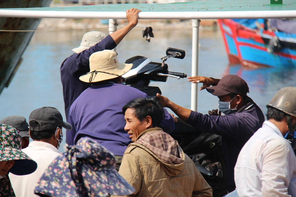  Ra vào đảo Lý Sơn bắt đầu nhộn nhịp sau 15 ngày giãn cách ảnh 7