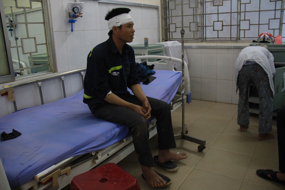 Dựng xà gồ thi công, 11 người bị điện giật thương vong ảnh 6