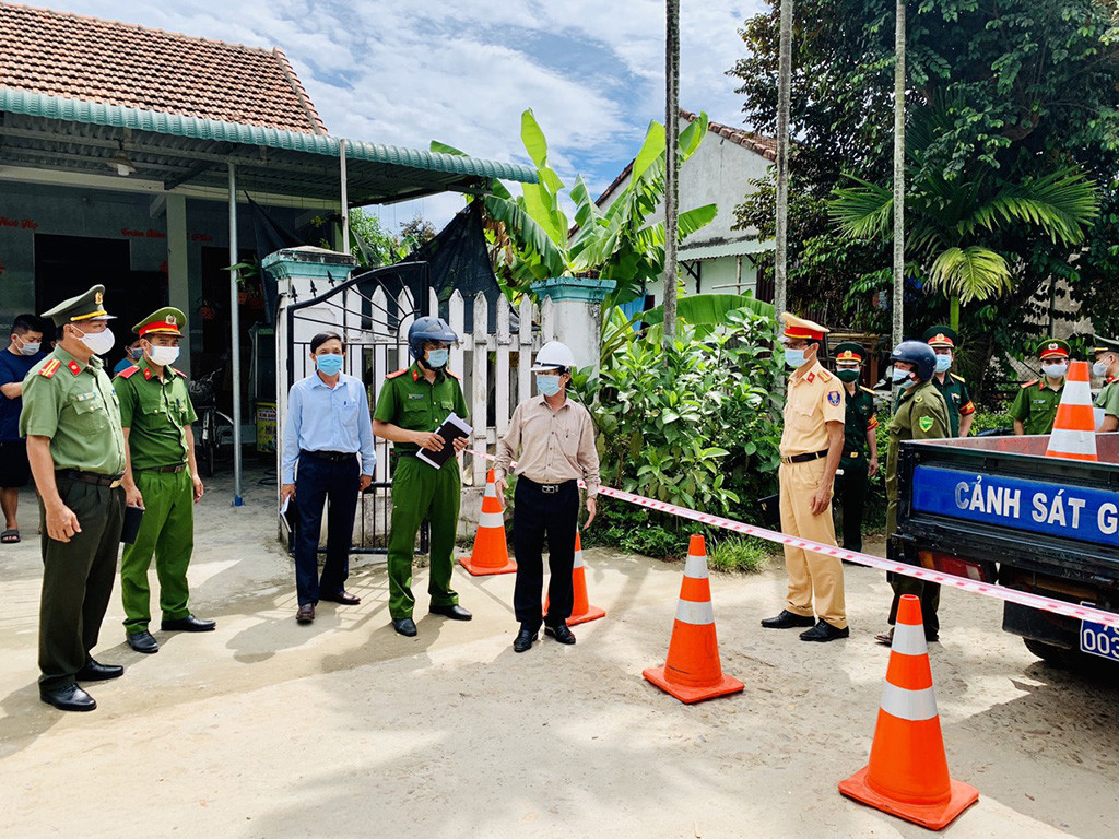 Quảng Ngãi: Cách ly 276 hộ dân nơi BN 621 sinh sống ảnh 1