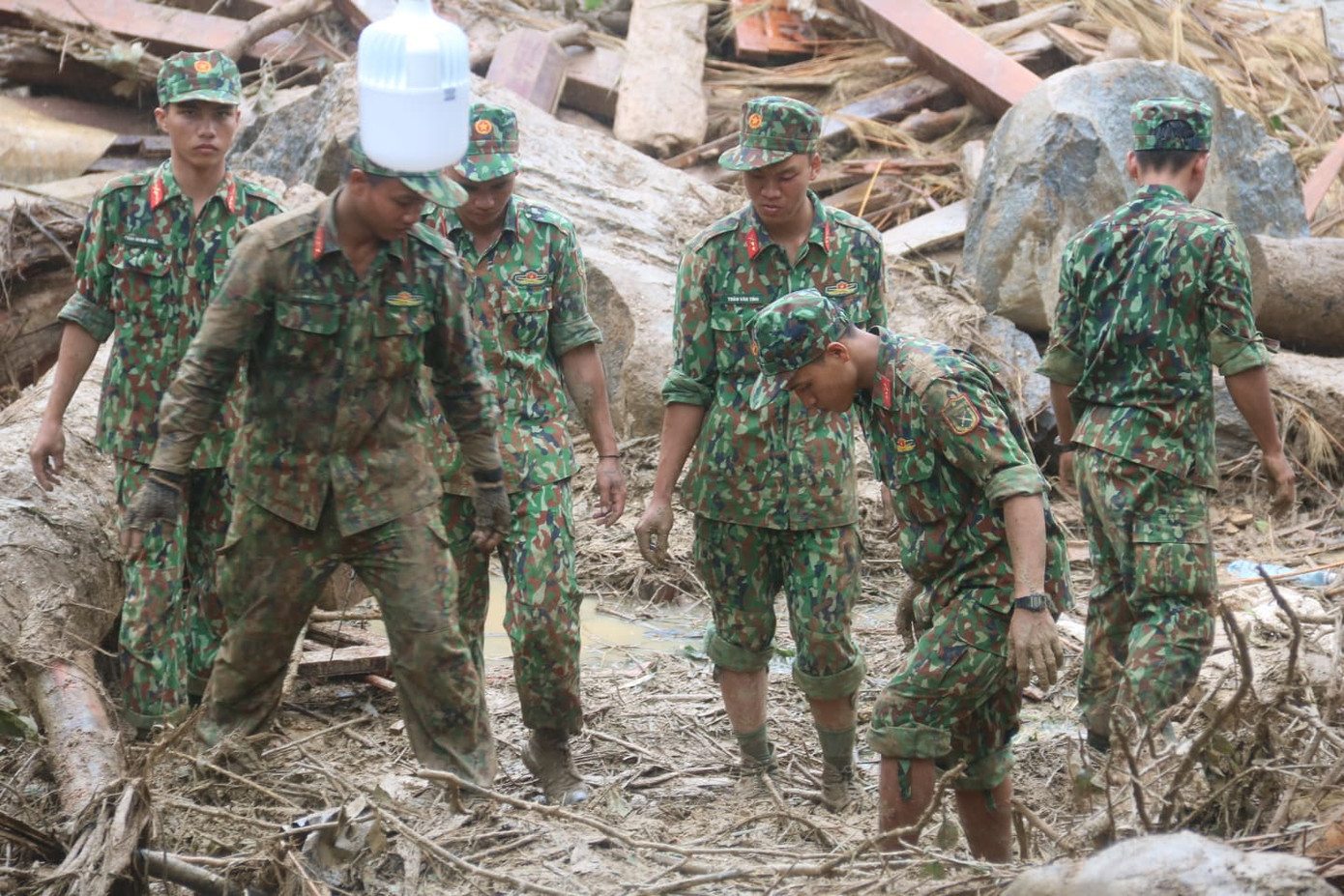 Phát hiện thêm 2 thi thể ở Trà Leng, chưa thấy gia đình 7 người của Bí thư xã ảnh 3