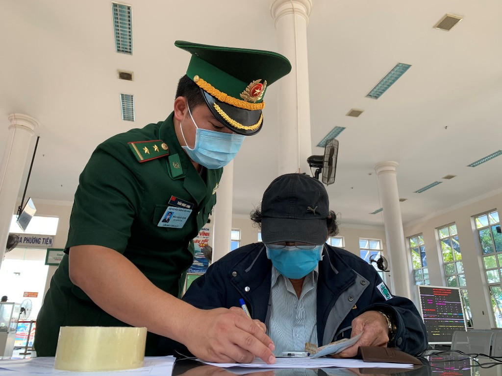 Hạn chế ra vào đảo Lý Sơn, người dân đi lại ra sao? ảnh 10