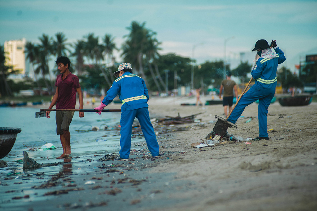 Chợ cá lúc bình minh bên đường Hoàng Sa ảnh 15