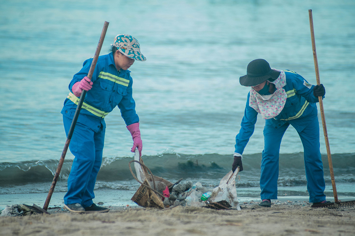 Chợ cá lúc bình minh bên đường Hoàng Sa ảnh 14