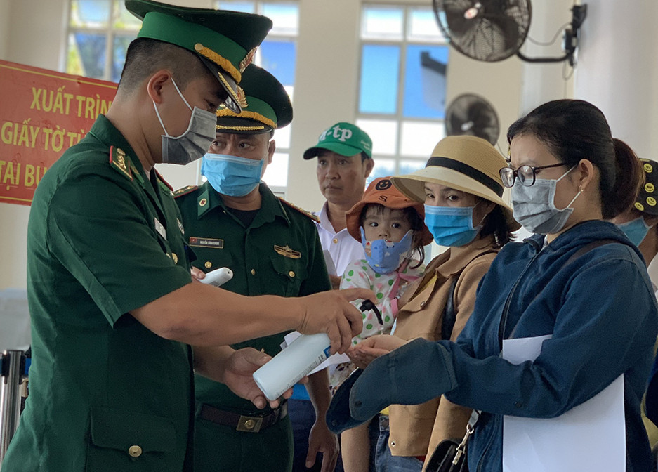 Hơn 2.600 du khách khẩn cấp rời đảo Lý Sơn sau ca nhiễm COVID-19 tại Quảng Ngãi ảnh 3