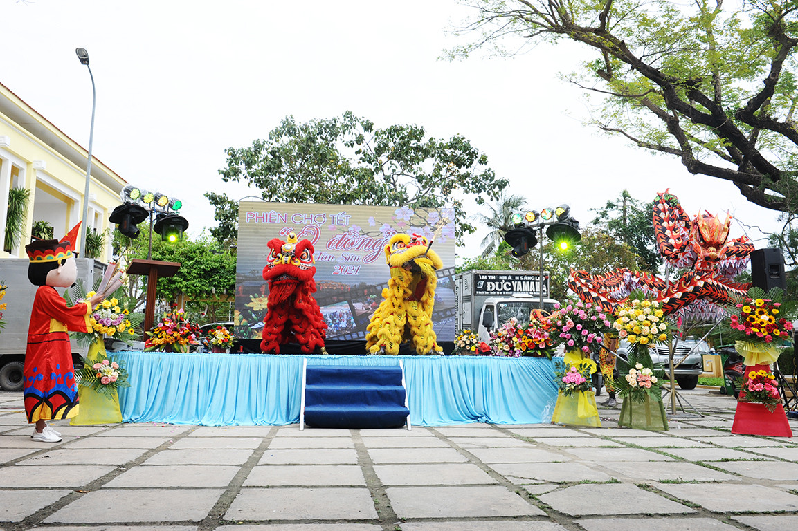 'Phiên chợ Tết xưa 0 đồng' cho người nghèo nơi phố cổ Hội An ảnh 2