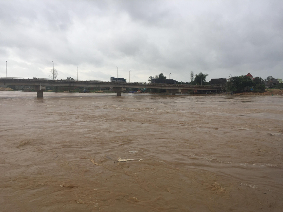 Sau bão số 5: Quảng Ngãi hư hại hơn 400 nhà, sóng đánh sập kè ở Bình Định ảnh 7