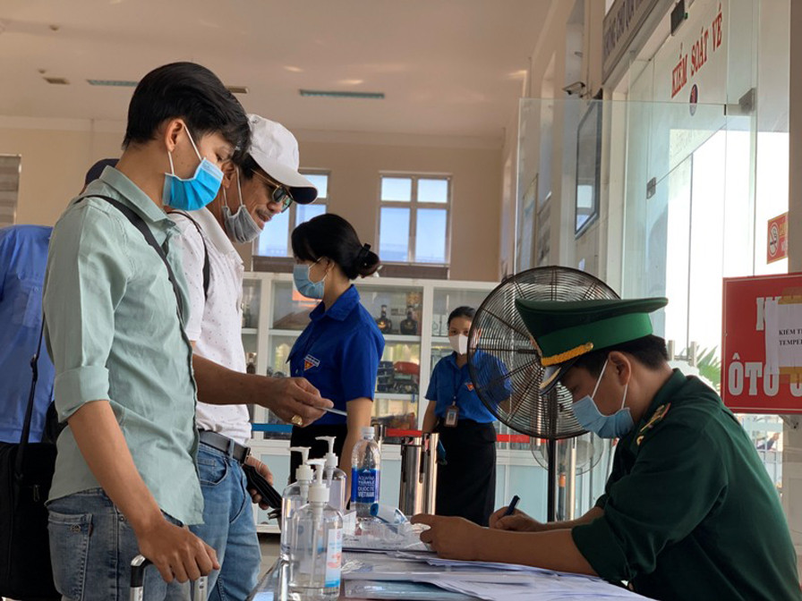 Hạn chế ra vào đảo Lý Sơn, người dân đi lại ra sao? ảnh 2