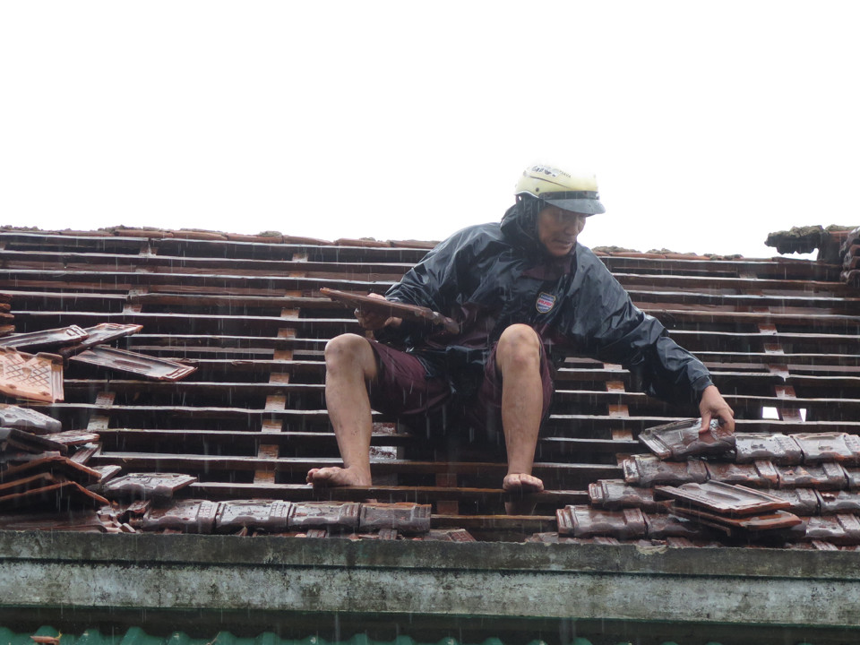 Sau bão số 5: Quảng Ngãi hư hại hơn 400 nhà, sóng đánh sập kè ở Bình Định ảnh 4