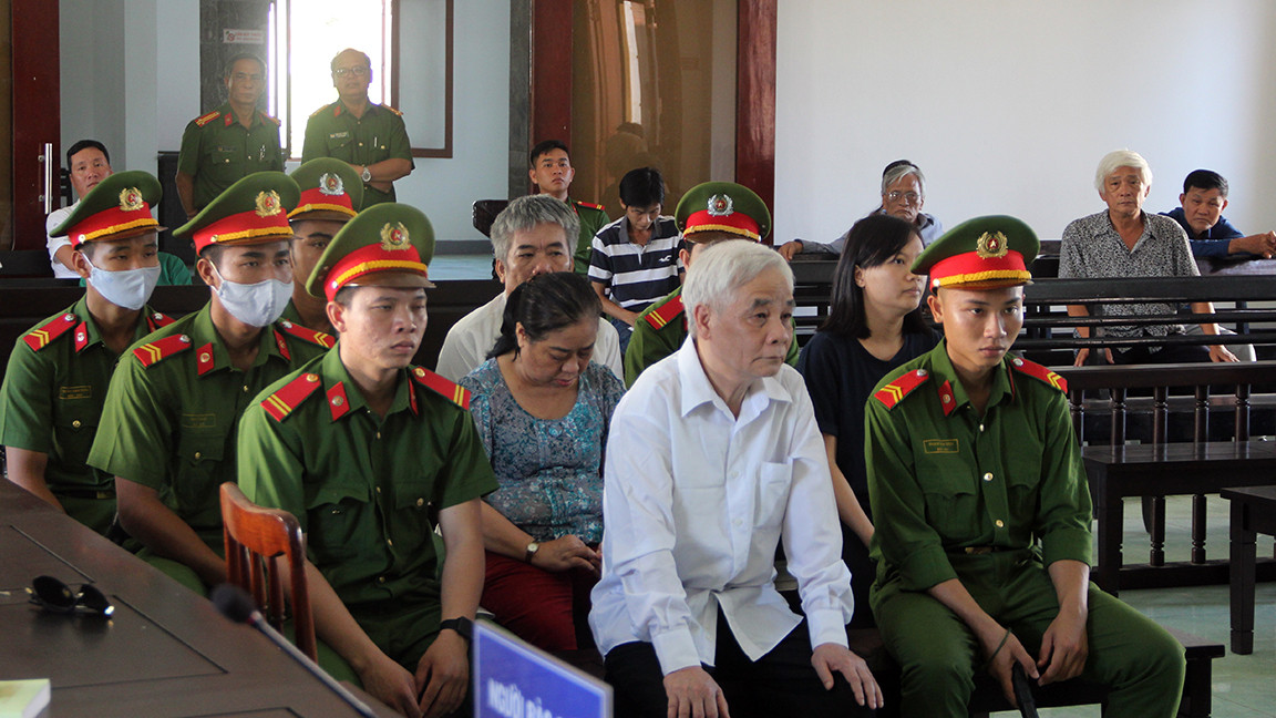 Giảm 3 năm tù cho nguyên Chánh án tham ô ảnh 1