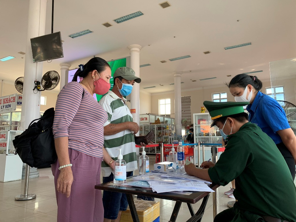 Hạn chế ra vào đảo Lý Sơn, người dân đi lại ra sao? ảnh 7