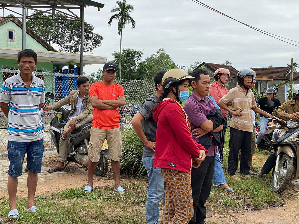 Người thân thấp thỏm chờ cứu hộ nạn nhân mất tích tại thủy điện Rào Trăng 3 ảnh 1