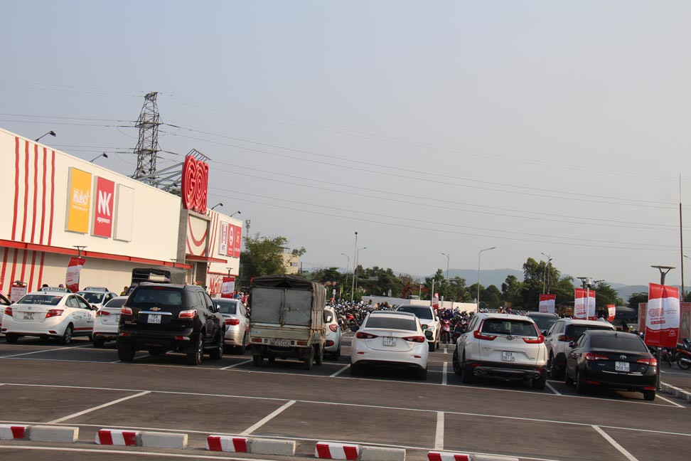 Bất chấp dịch COVID-19, siêu thị ở Quảng Ngãi vẫn tưng bừng khai trương ảnh 4