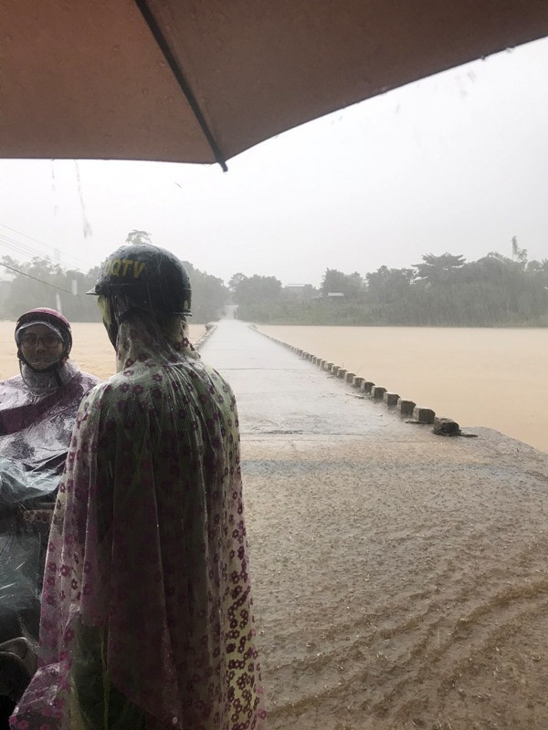 Sau bão số 5: Quảng Ngãi hư hại hơn 400 nhà, sóng đánh sập kè ở Bình Định ảnh 9