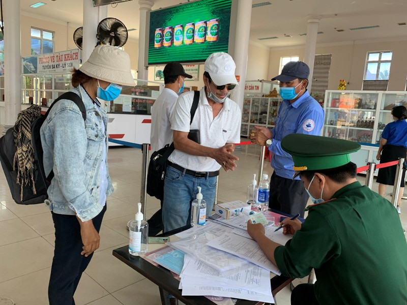 Hạn chế ra vào đảo Lý Sơn, người dân đi lại ra sao? ảnh 5