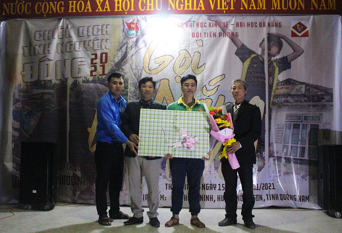 Tình nguyện mùa đông ấm lòng người vùng sâu ảnh 9