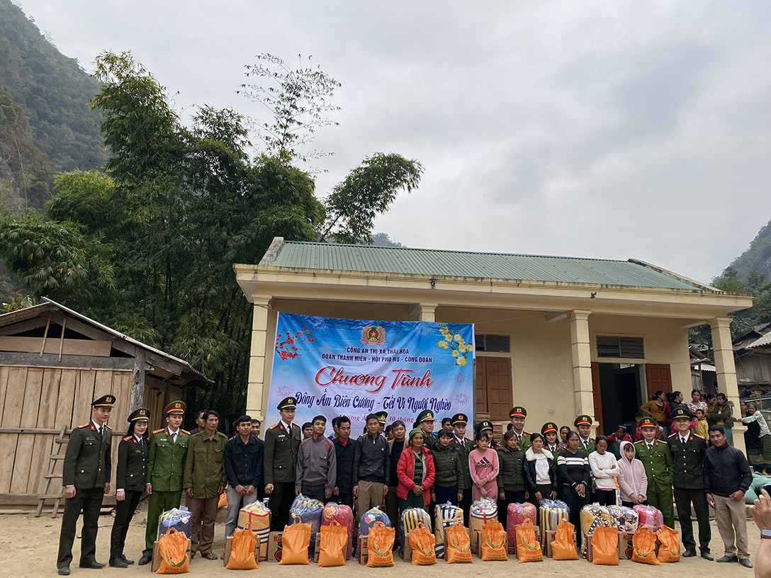 Nghệ An: Tết ấm áp cùng người dân biên giới Mường Ải ảnh 1