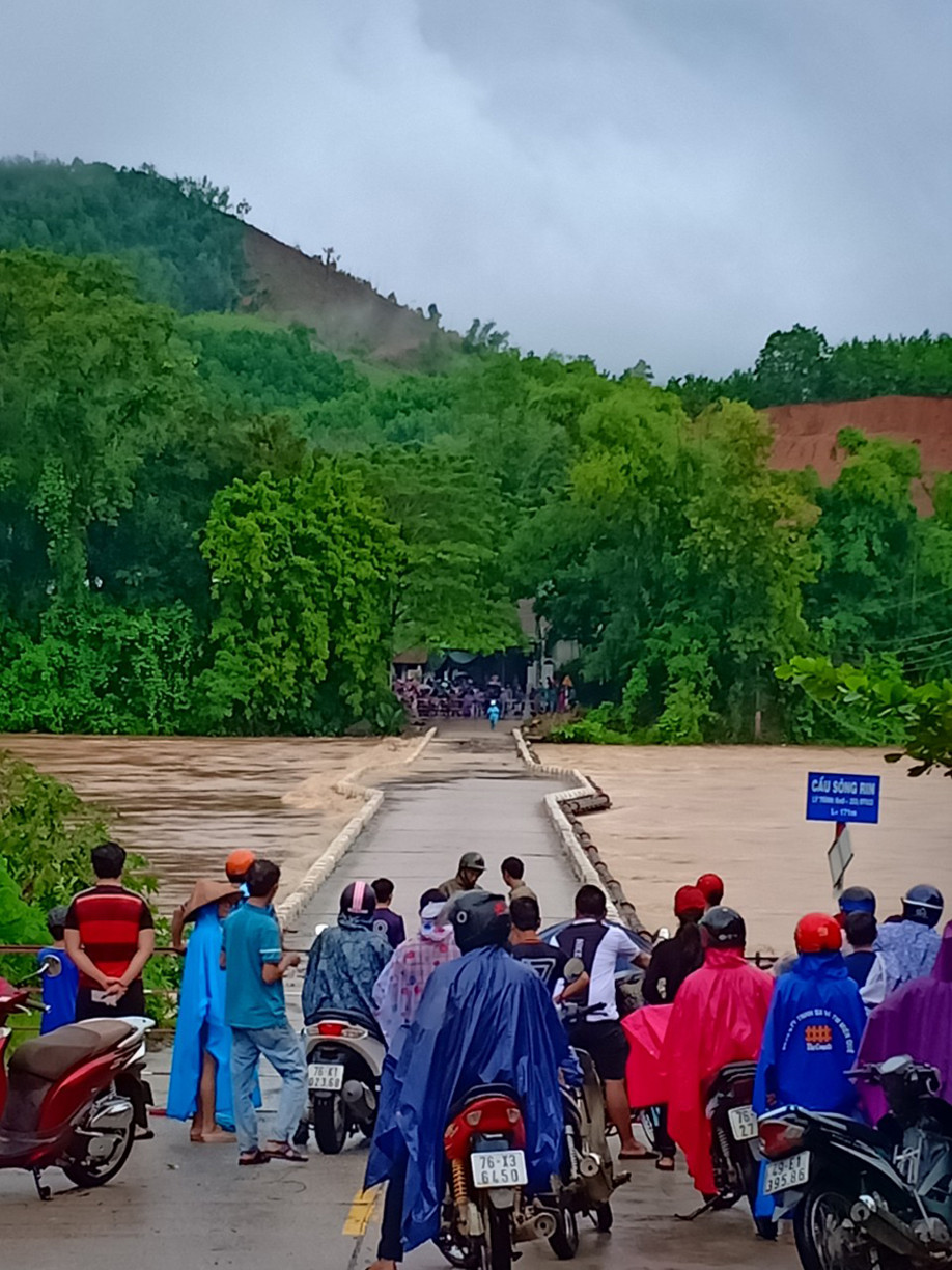 Sau bão số 5: Quảng Ngãi hư hại hơn 400 nhà, sóng đánh sập kè ở Bình Định ảnh 10