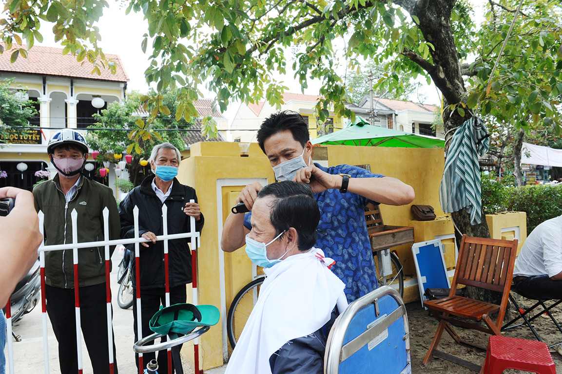 'Phiên chợ Tết xưa 0 đồng' cho người nghèo nơi phố cổ Hội An ảnh 5