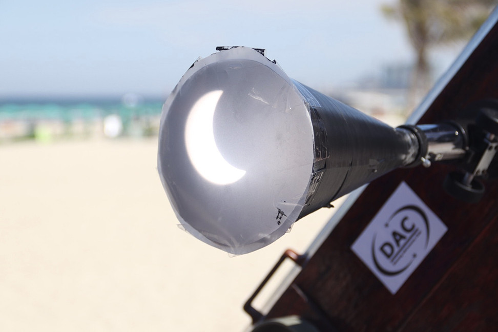 Đà Nẵng: Tây, ta cùng ngửa cổ chiêm ngưỡng nhật thực cuối cùng của thập kỷ ảnh 10