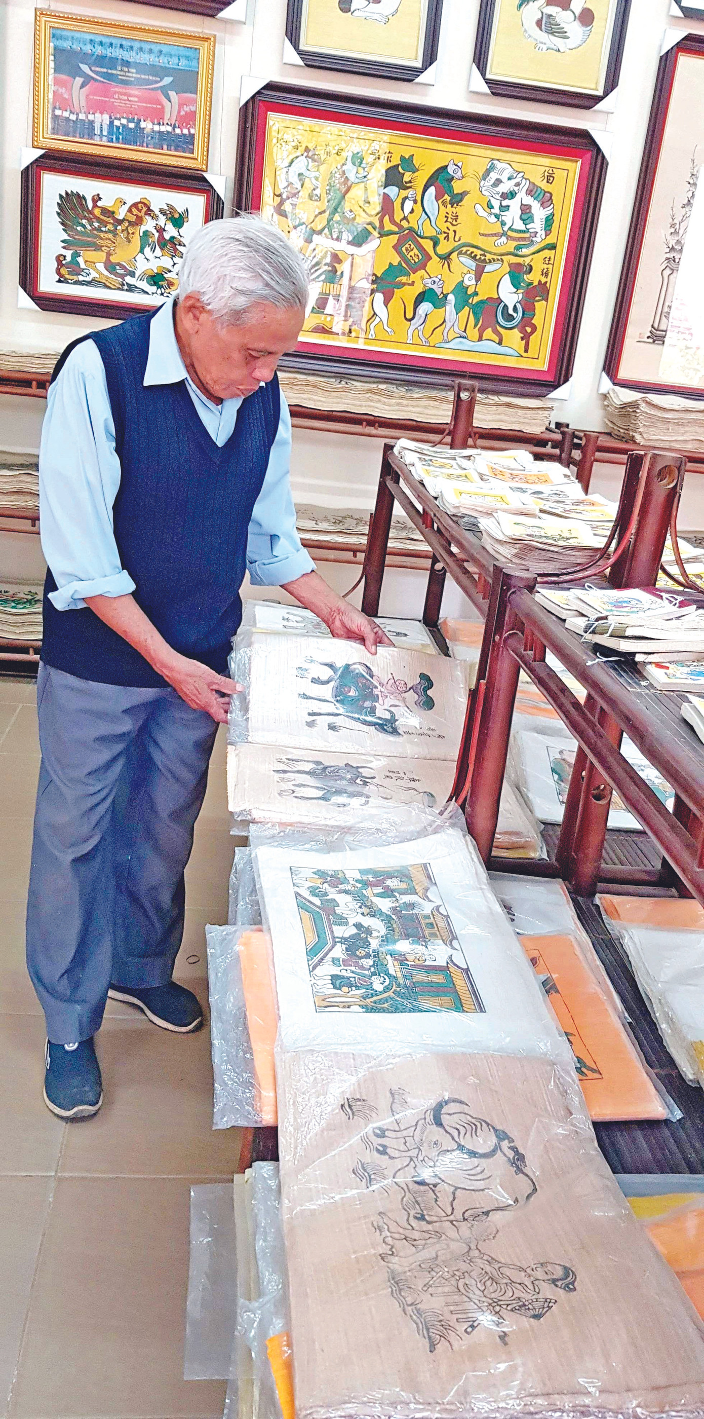 Về làng Hồ, nghe chuyện tranh trâu Tết ảnh 1