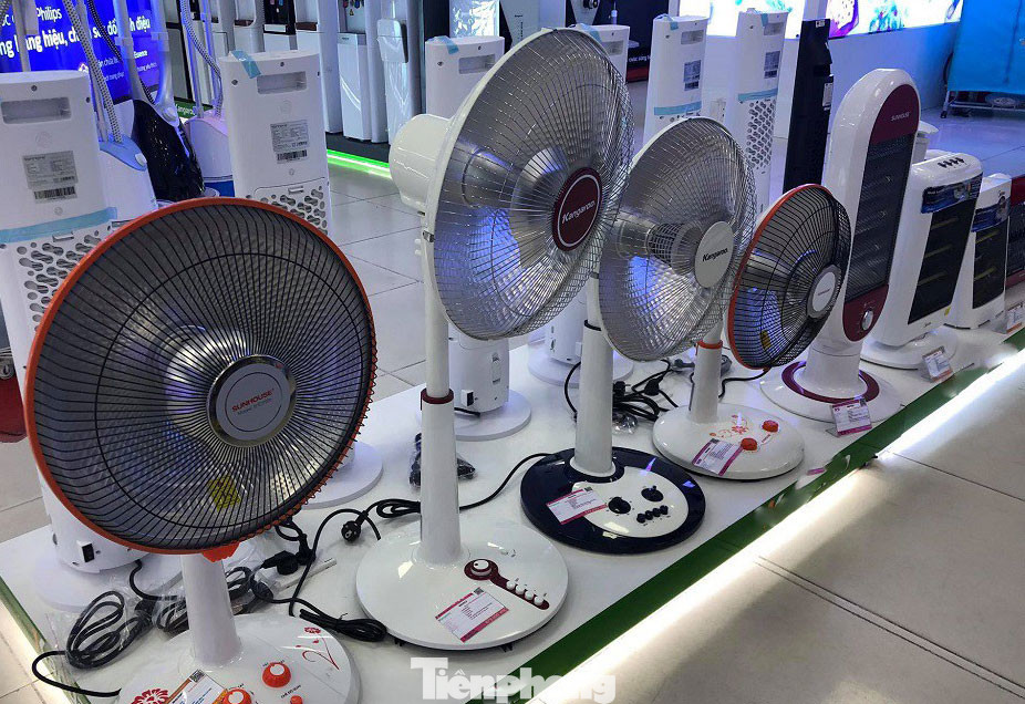 Thị trường thiết bị sưởi 'ấm lên' trong ngày giá rét ảnh 2