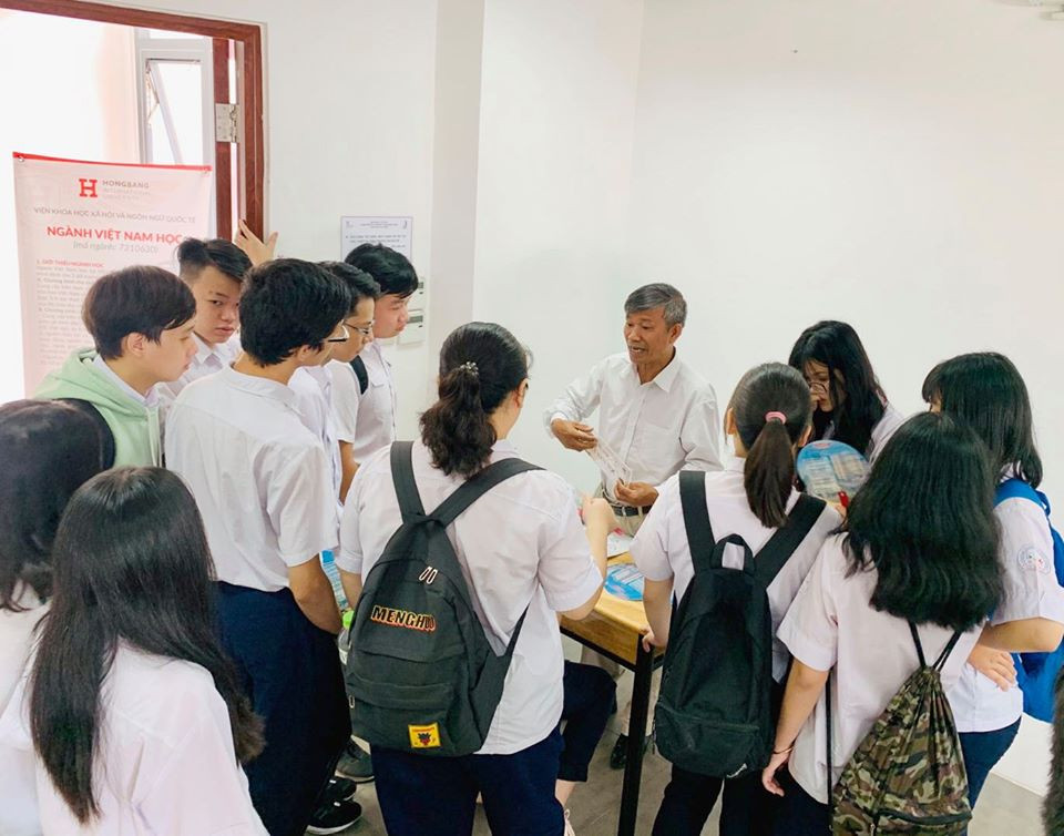 TP.HCM: Teen khối 12 hào hứng tham gia ngày hội tư vấn tuyển sinh - hướng nghiệp ảnh 5