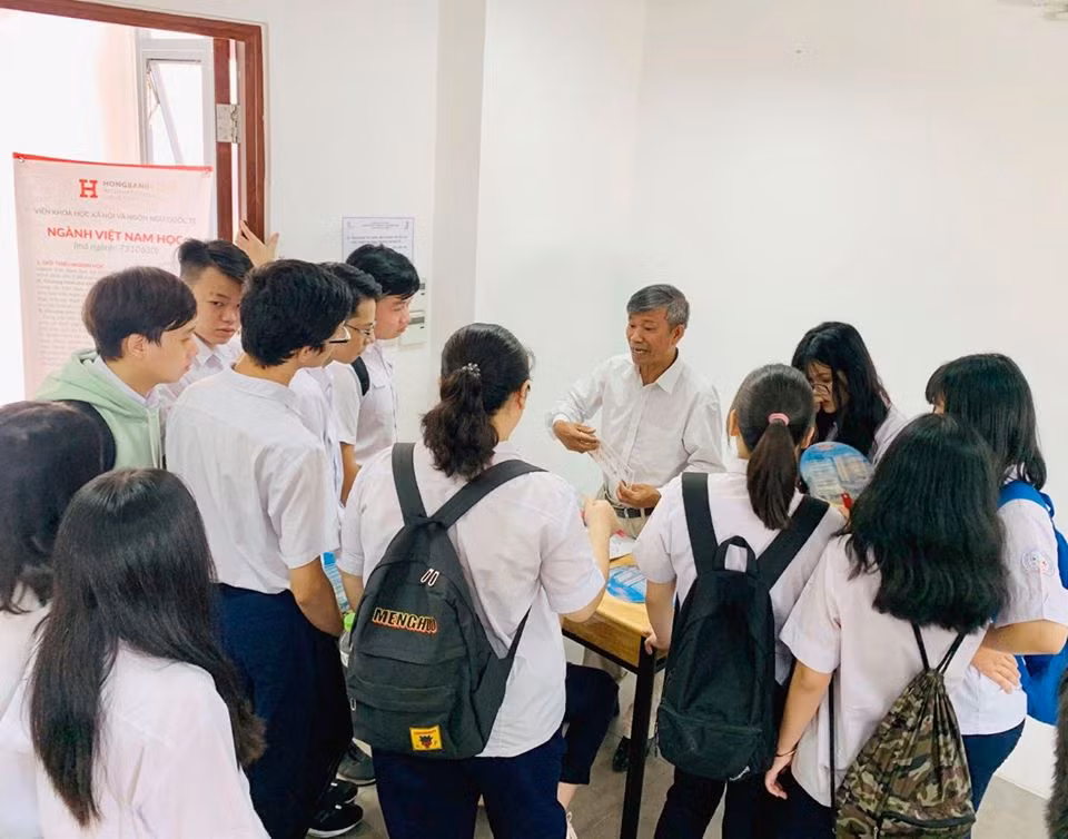 TP.HCM: Teen khối 12 hào hứng tham gia ngày hội tư vấn tuyển sinh - hướng nghiệp ảnh 5
