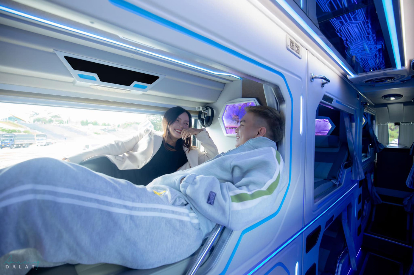 Tin vui cho hội mê Đà Lạt: Xe limousine giường đôi xuất hiện, “xịn” như khách sạn 5 sao ảnh 7