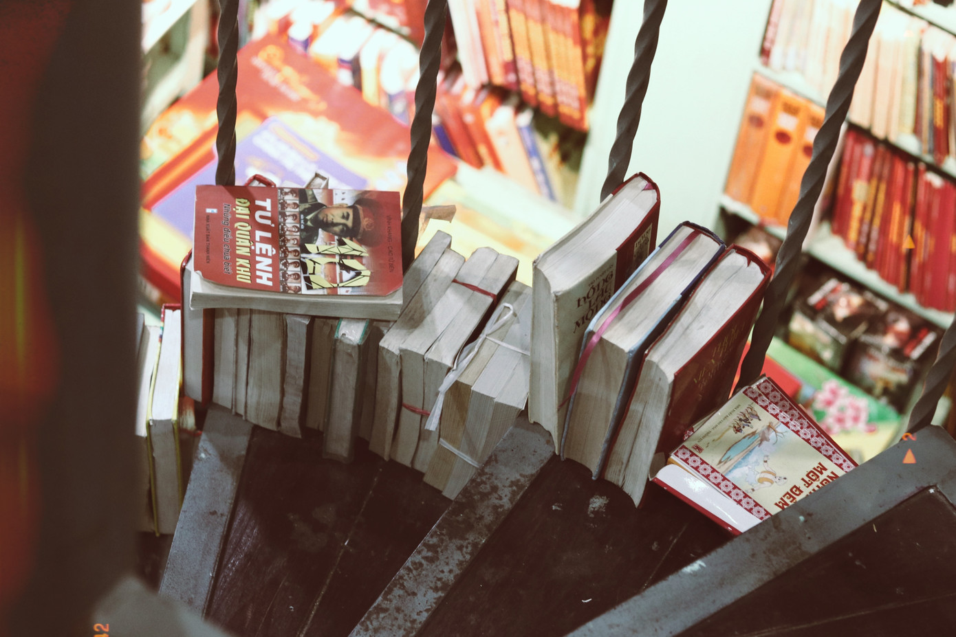 Nhà sách Mão: Chốn hò hẹn xưa cũ và bình yên cho những tâm hồn yêu sách tìm về ảnh 6