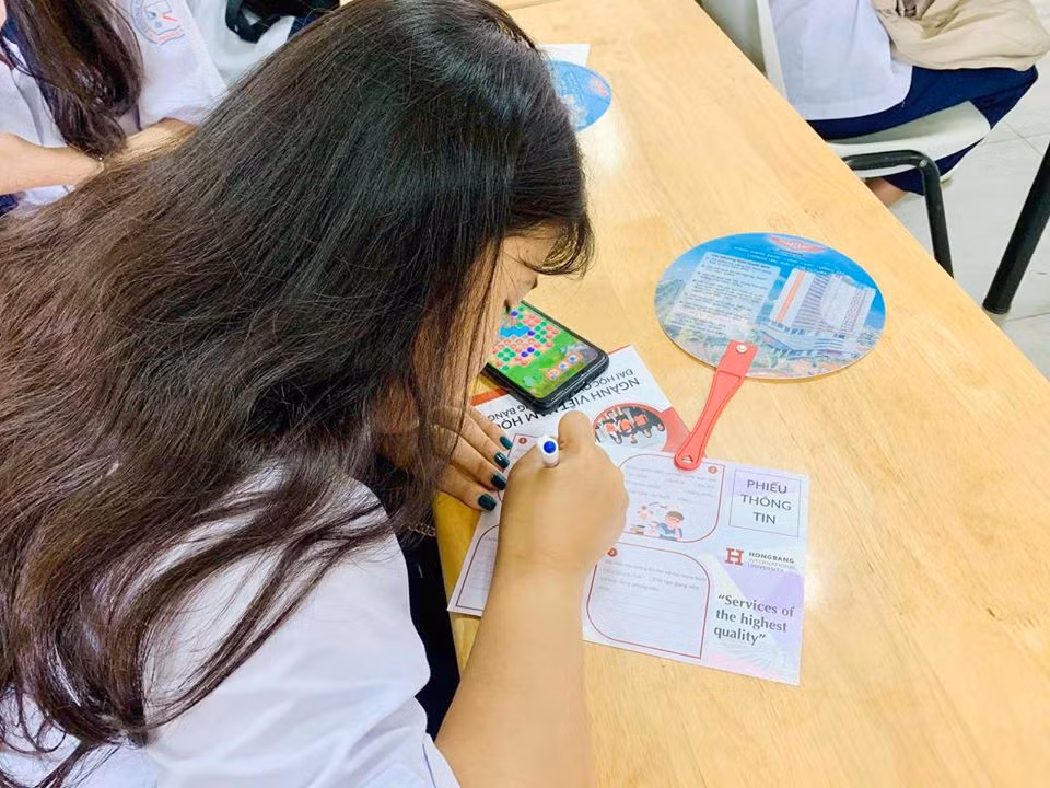 TP.HCM: Teen khối 12 hào hứng tham gia ngày hội tư vấn tuyển sinh - hướng nghiệp ảnh 6