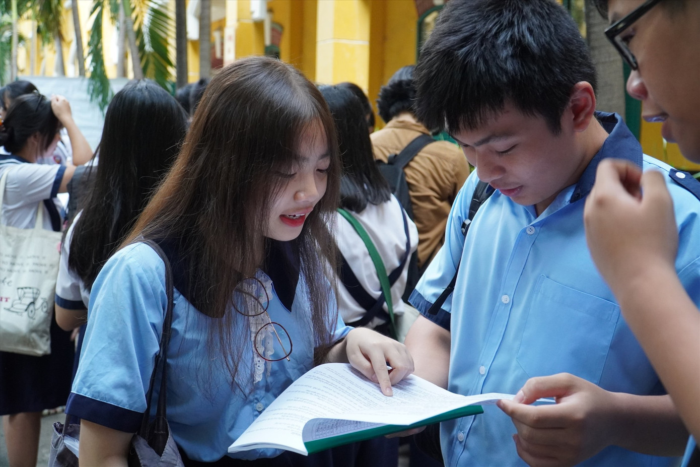 Đề thi Ngữ Văn lớp 10 TP.HCM bàn về vai trò của Lắng nghe giữa đại dịch COVID-19 ảnh 3