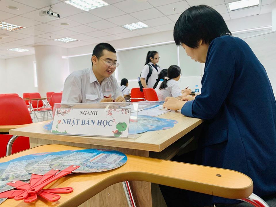 TP.HCM: Teen khối 12 hào hứng tham gia ngày hội tư vấn tuyển sinh - hướng nghiệp ảnh 4