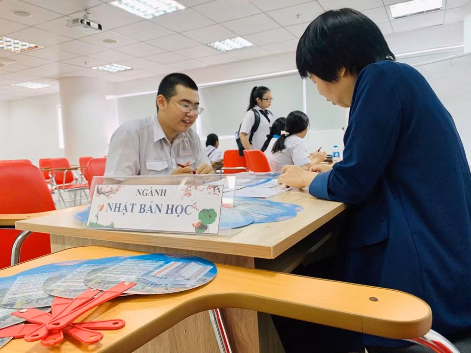 TP.HCM: Teen khối 12 hào hứng tham gia ngày hội tư vấn tuyển sinh - hướng nghiệp ảnh 4