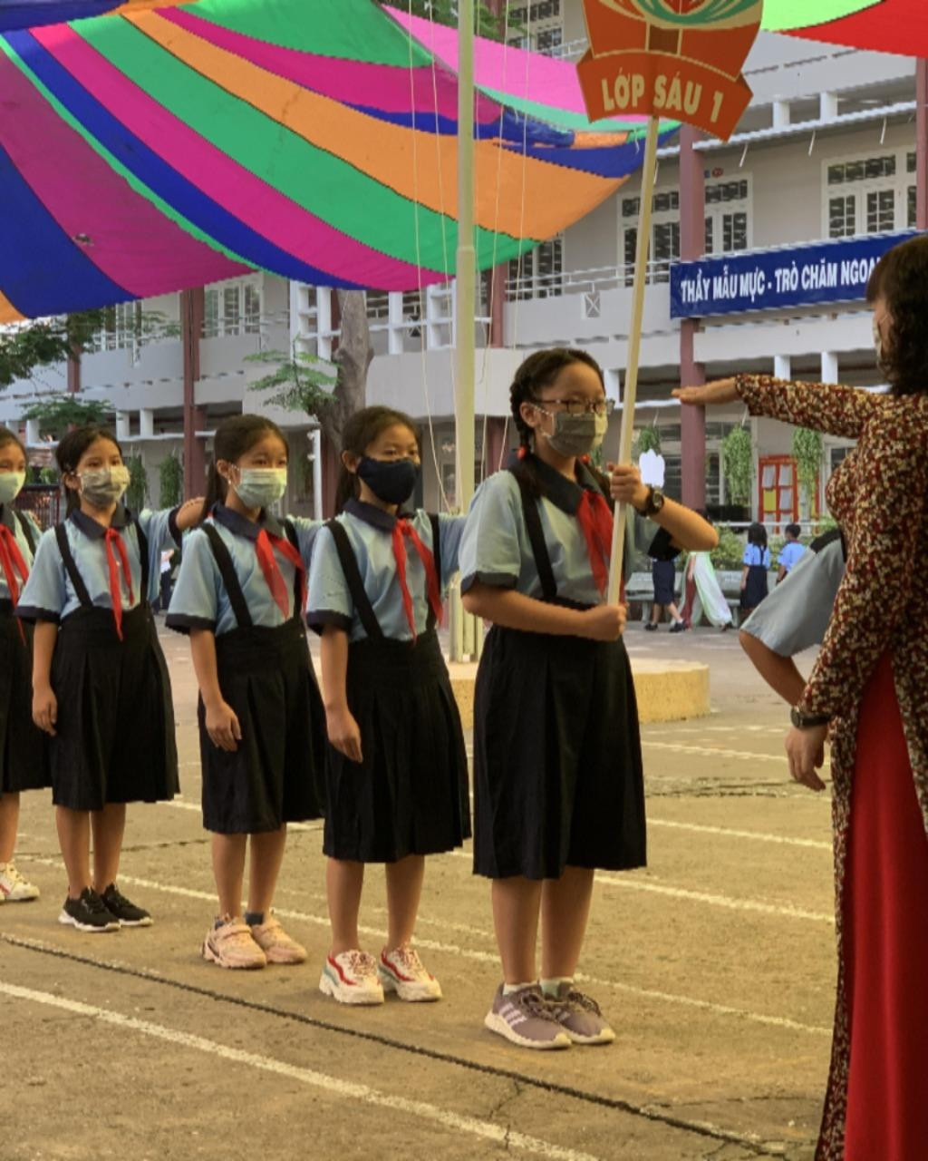Teen TP.HCM nô nức đi dự lễ khai giảng, lưu lại hình ảnh mùa tựu trường khó quên ảnh 2