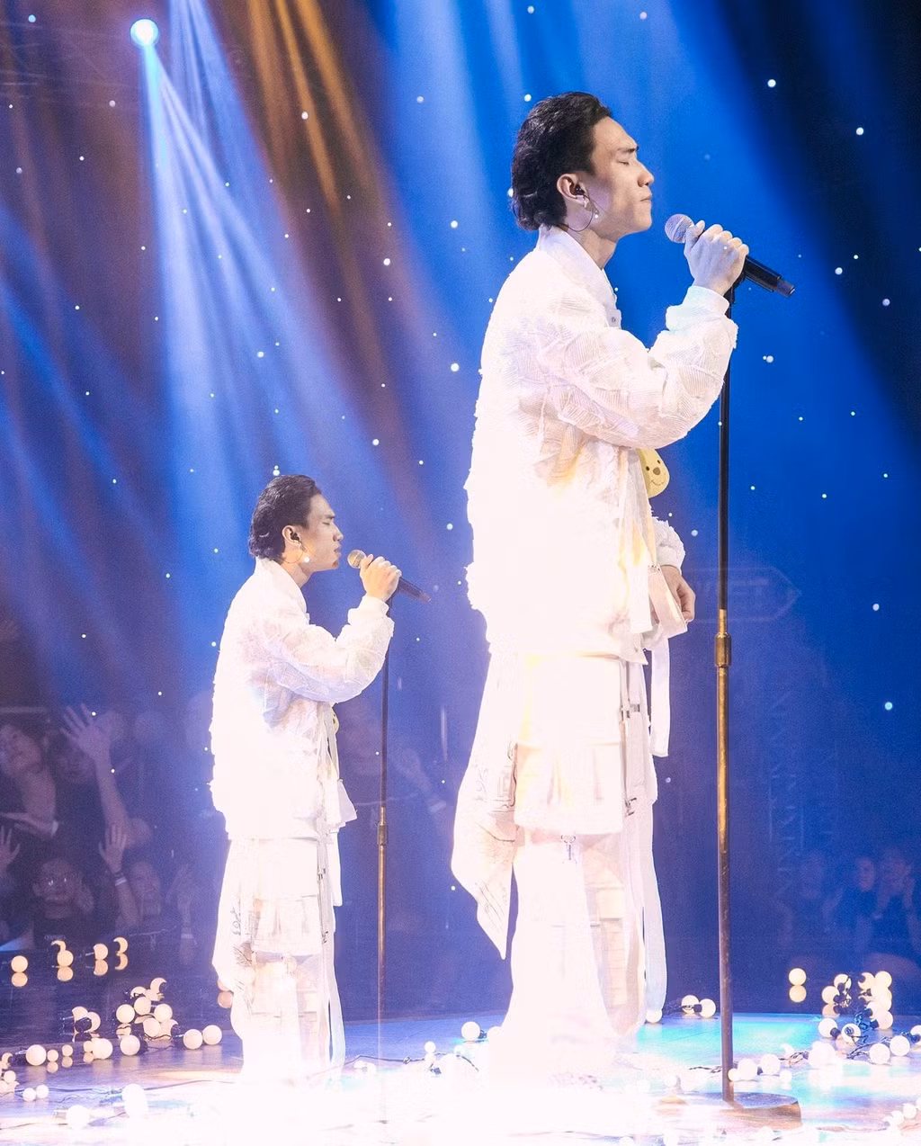 Soi thời trang Chung kết Rap Việt: Tlinh đầu tư móng tay độc, Rhymastic “bye bye” tóc xoăn ảnh 5