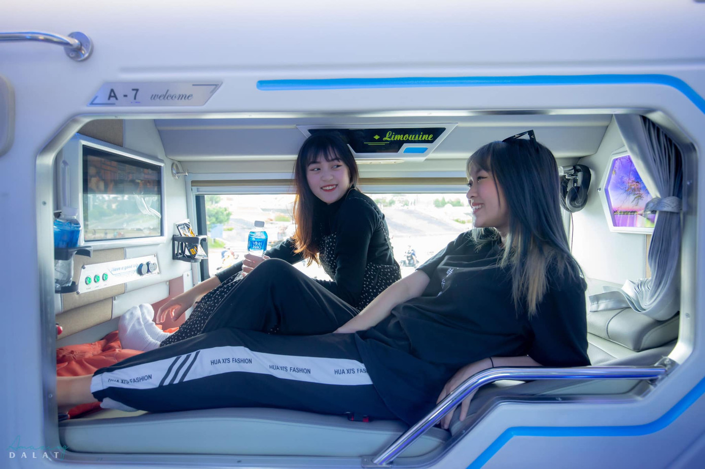 Tin vui cho hội mê Đà Lạt: Xe limousine giường đôi xuất hiện, “xịn” như khách sạn 5 sao ảnh 8