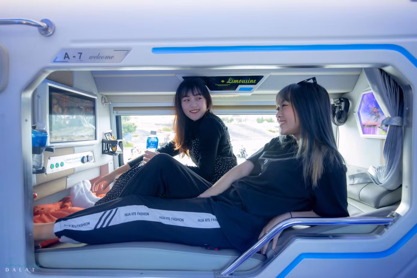 Tin vui cho hội mê Đà Lạt: Xe limousine giường đôi xuất hiện, “xịn” như khách sạn 5 sao ảnh 8