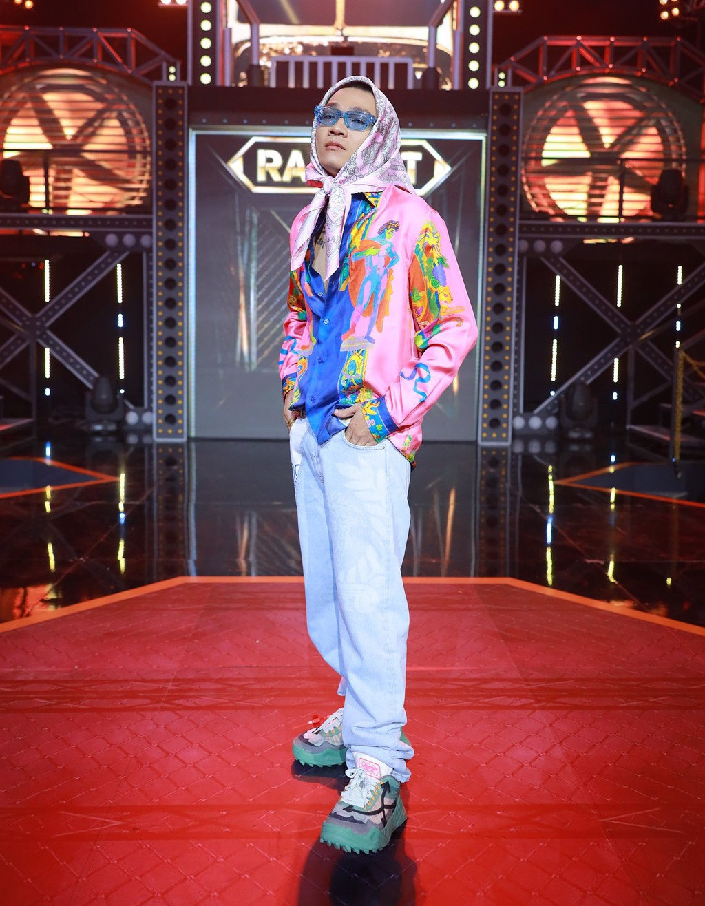 Soi thời trang Chung kết Rap Việt: Tlinh đầu tư móng tay độc, Rhymastic “bye bye” tóc xoăn ảnh 6