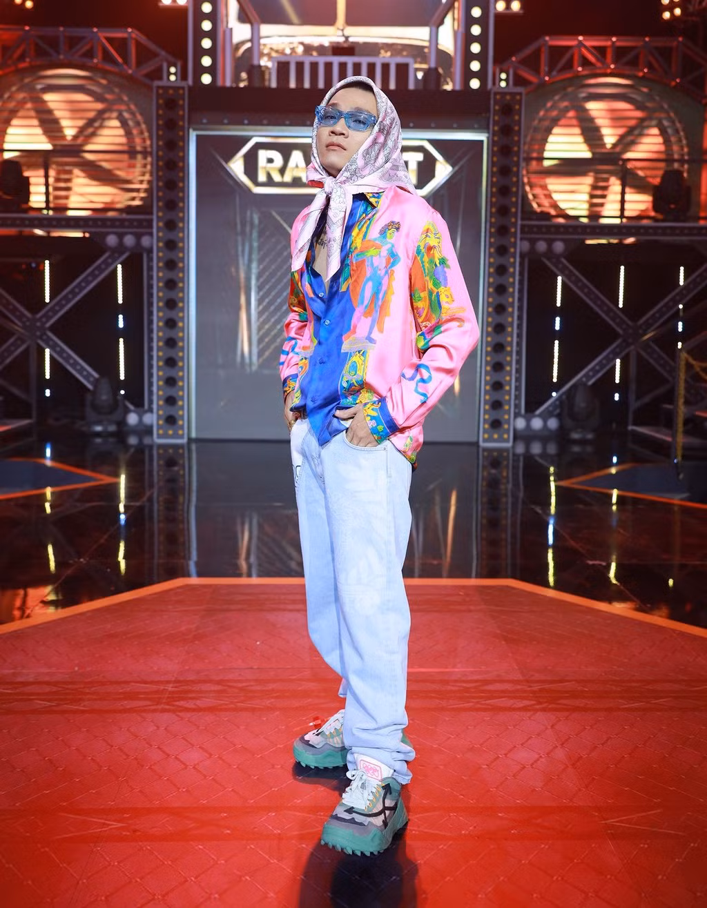 Soi thời trang Chung kết Rap Việt: Tlinh đầu tư móng tay độc, Rhymastic “bye bye” tóc xoăn ảnh 6