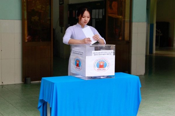 Những hình ảnh và nhắn nhủ xúc động của giới trẻ cả nước hướng về đồng bào miền Trung ảnh 1