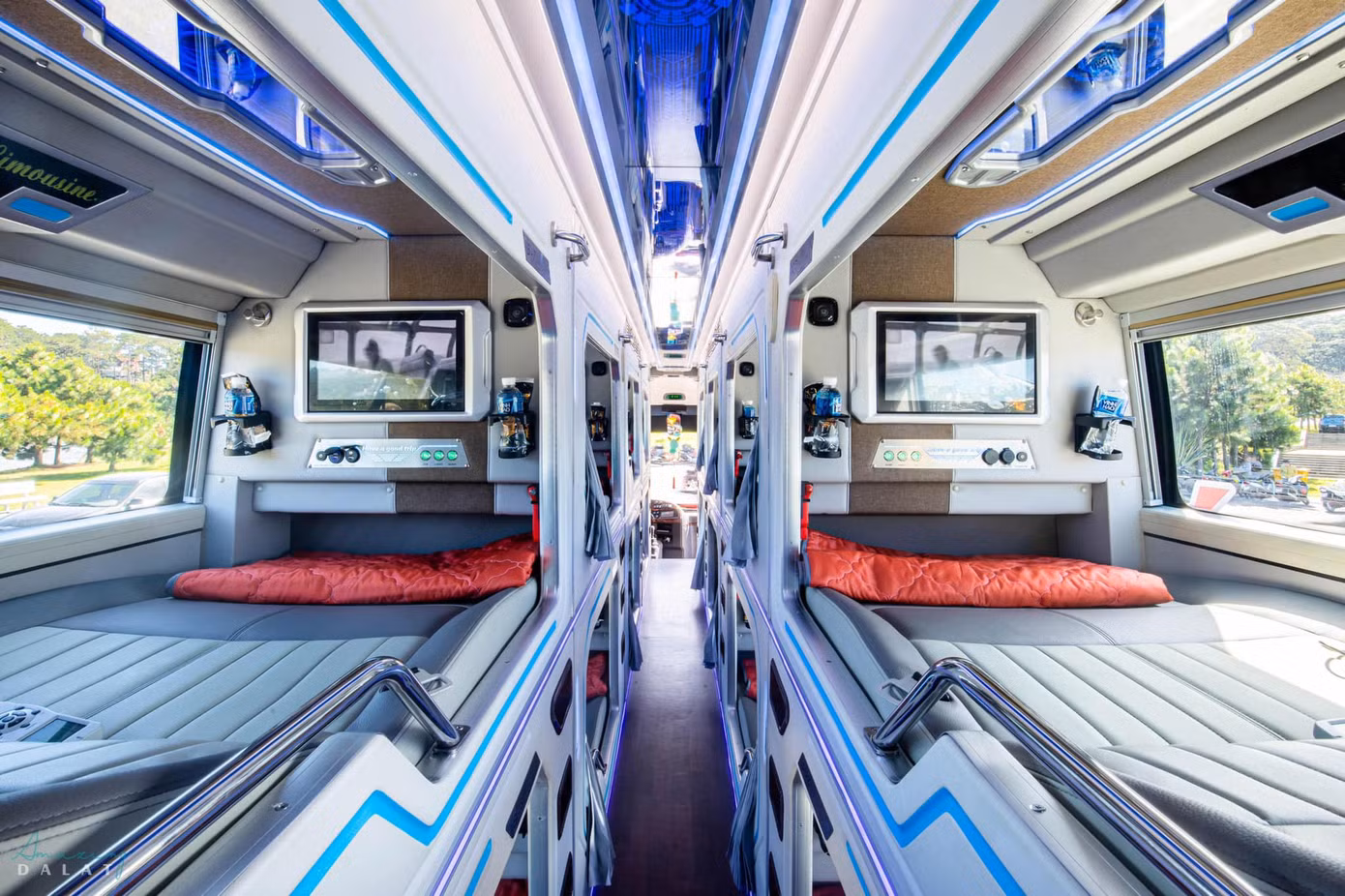 Tin vui cho hội mê Đà Lạt: Xe limousine giường đôi xuất hiện, “xịn” như khách sạn 5 sao ảnh 2