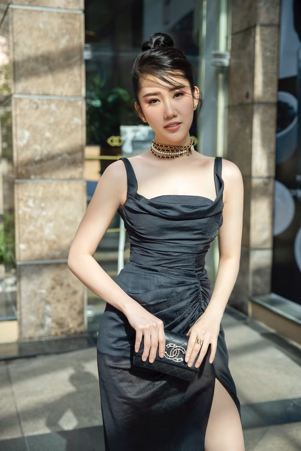 Đọ dáng trên thảm đỏ: Thúy Ngân xinh đẹp gợi cảm, Nhã Phương kín cổng cao tường ảnh 5