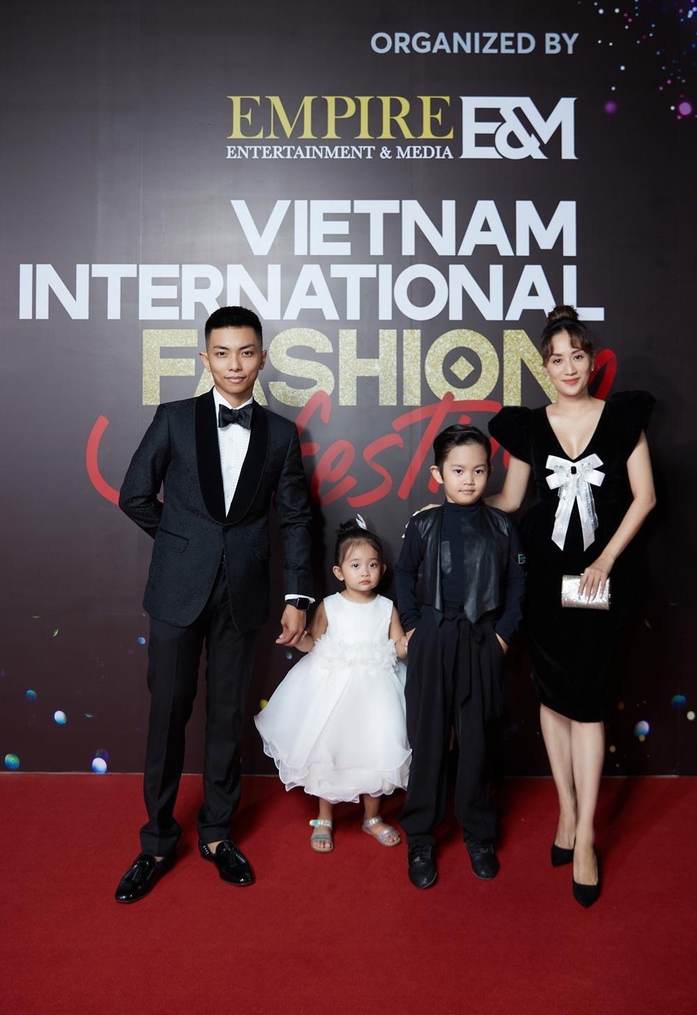 Dàn rapper Việt đổ bộ show thời trang, “lão đại” Wowy, “chị đại” Suboi lên đồ cực ngầu ảnh 7