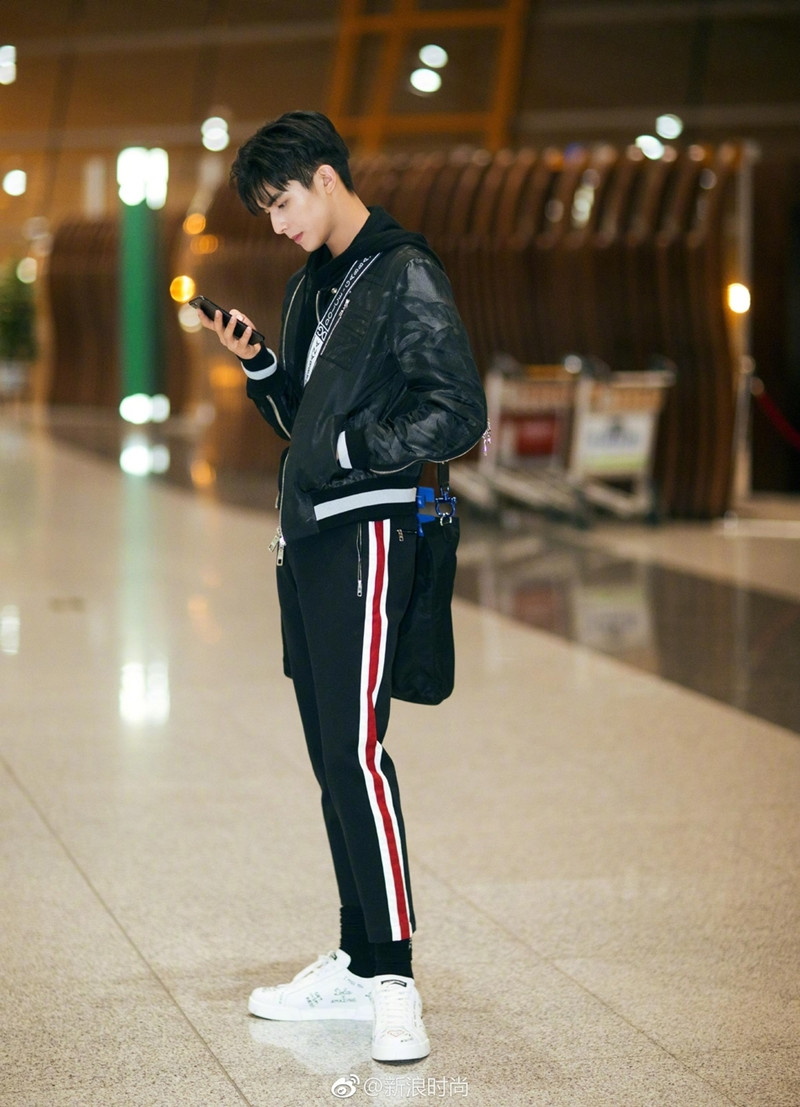 Gu thời trang chuẩn nam thần của Lăng Tiêu (Tống Uy Long) trong “Lấy Danh Nghĩa Người Nhà“ ảnh 8