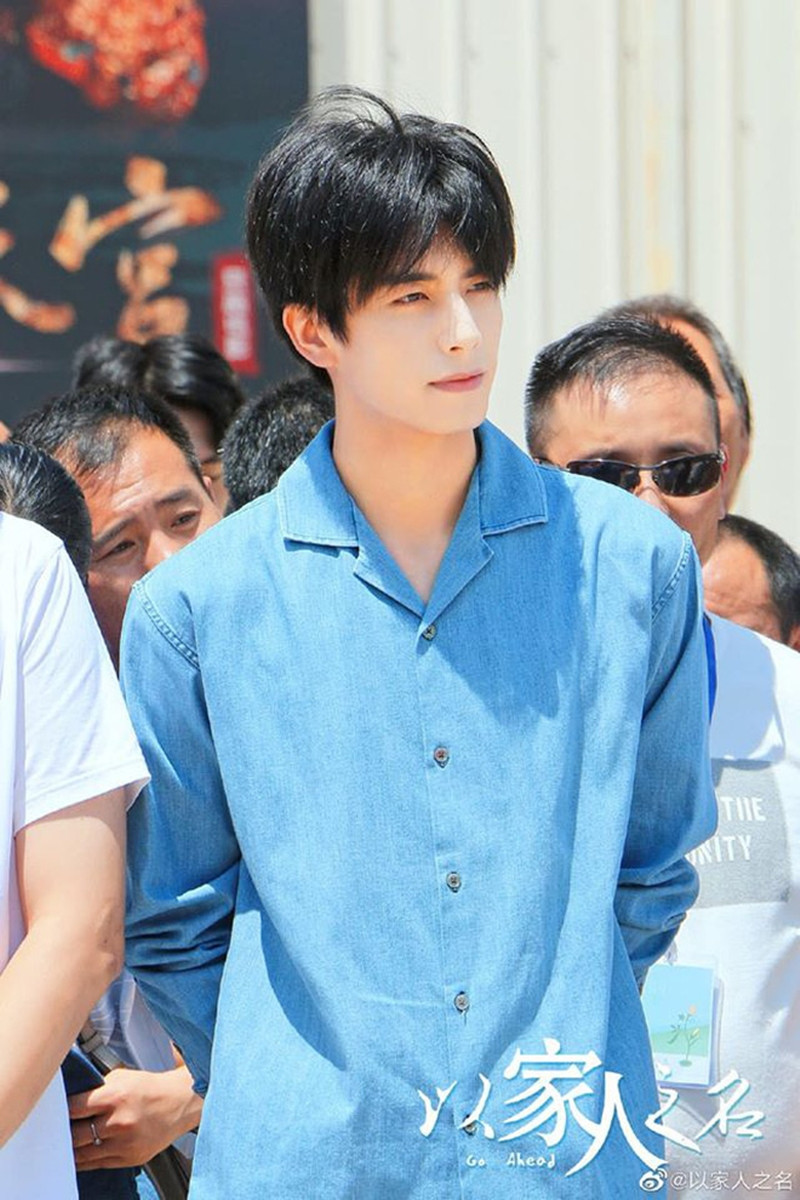 Gu thời trang chuẩn nam thần của Lăng Tiêu (Tống Uy Long) trong “Lấy Danh Nghĩa Người Nhà“ ảnh 5