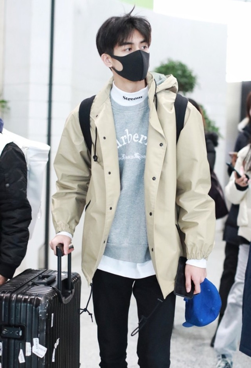 Gu thời trang chuẩn nam thần của Lăng Tiêu (Tống Uy Long) trong “Lấy Danh Nghĩa Người Nhà“ ảnh 4